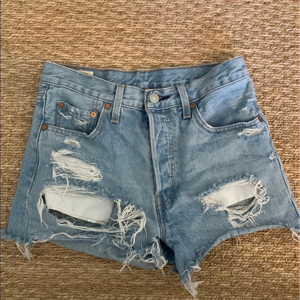 NWOT LEVIS 501 SHORTS - Picture 2 of 2